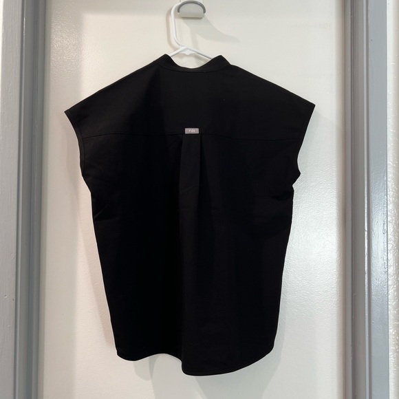 Figs Technical Collection Rafaela Oversized Scrub Top - Picture 2 of 4